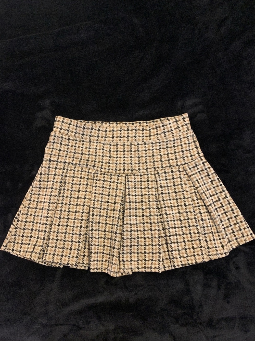 American Eagle Plaid Pleated Mini Skirt in Beige and Black